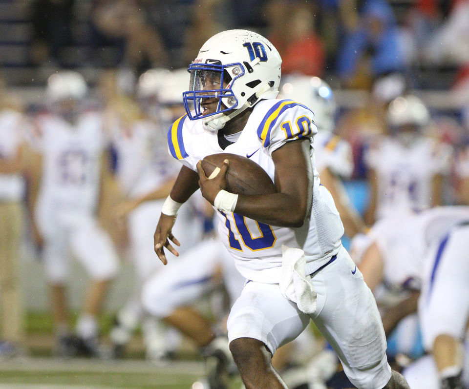 FHS Booster Club_Football 2018_vs Murphy_QB Devin Mitchell_090718_al.jpeg