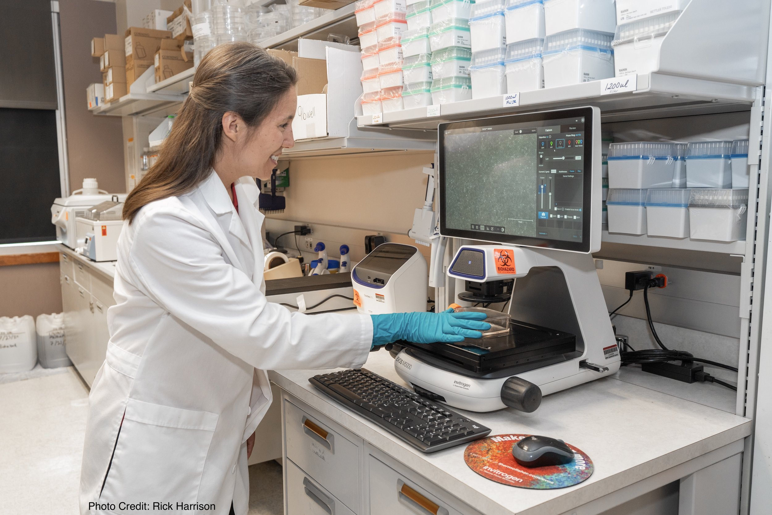 24046 CVM BTM Researchers-2_HIB4873 (1).jpg