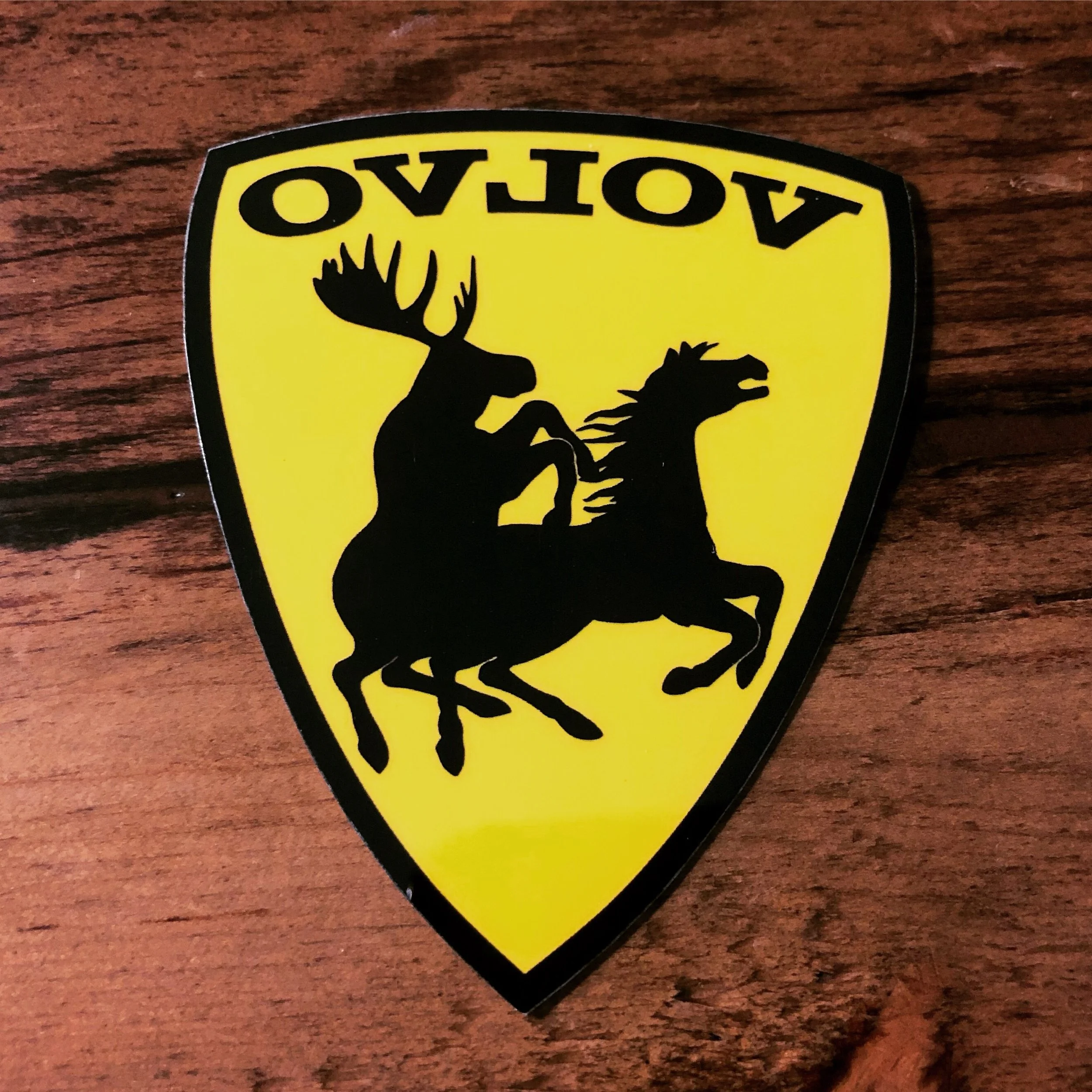 Вольво лось. Volvo Лось. Вольво Лось эмблема. Значок Вольво с лосем. Prancing Moose Volvo.