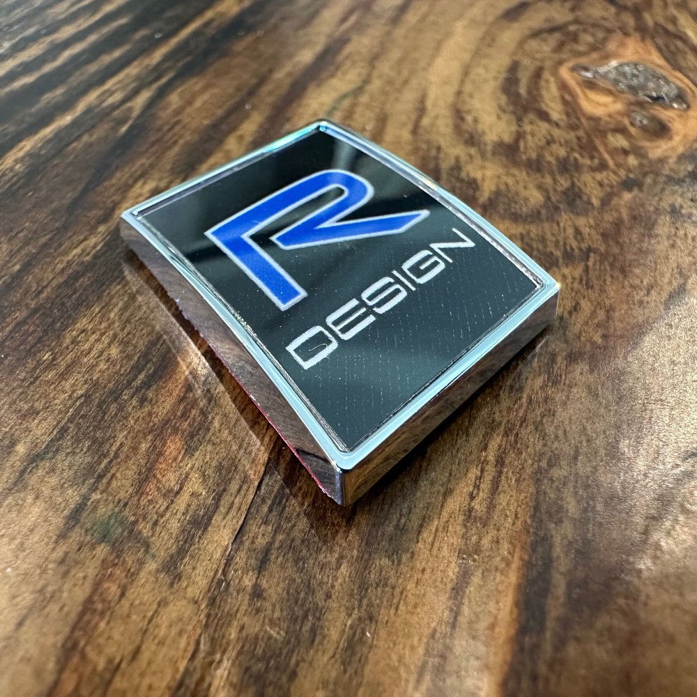 BLACK EDITION 27mm OE R Design Rear Slash Emblem - 31391873 