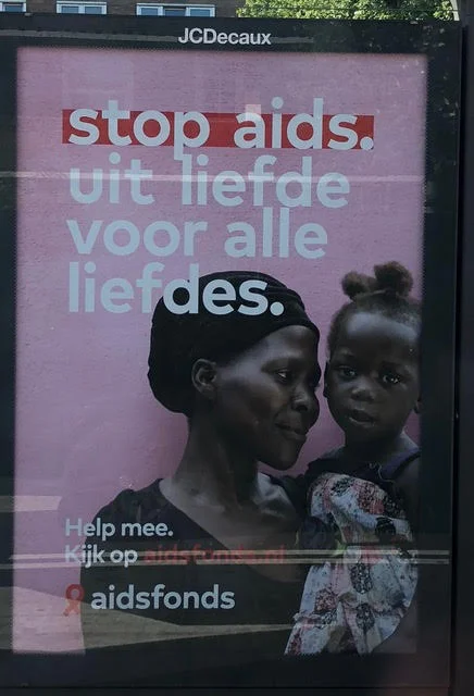 Sign at a transit stop reflects a global perspective.