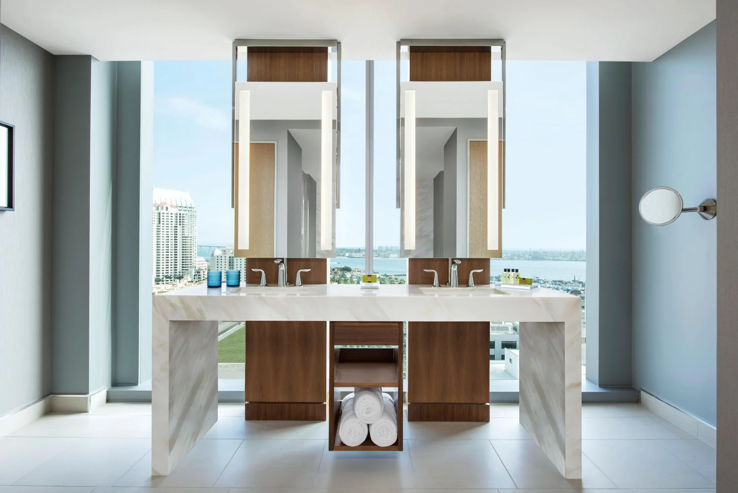 Presidential bathroom at luxury InterContinental Hotel, luxury brand hotel photos, international resort photographer