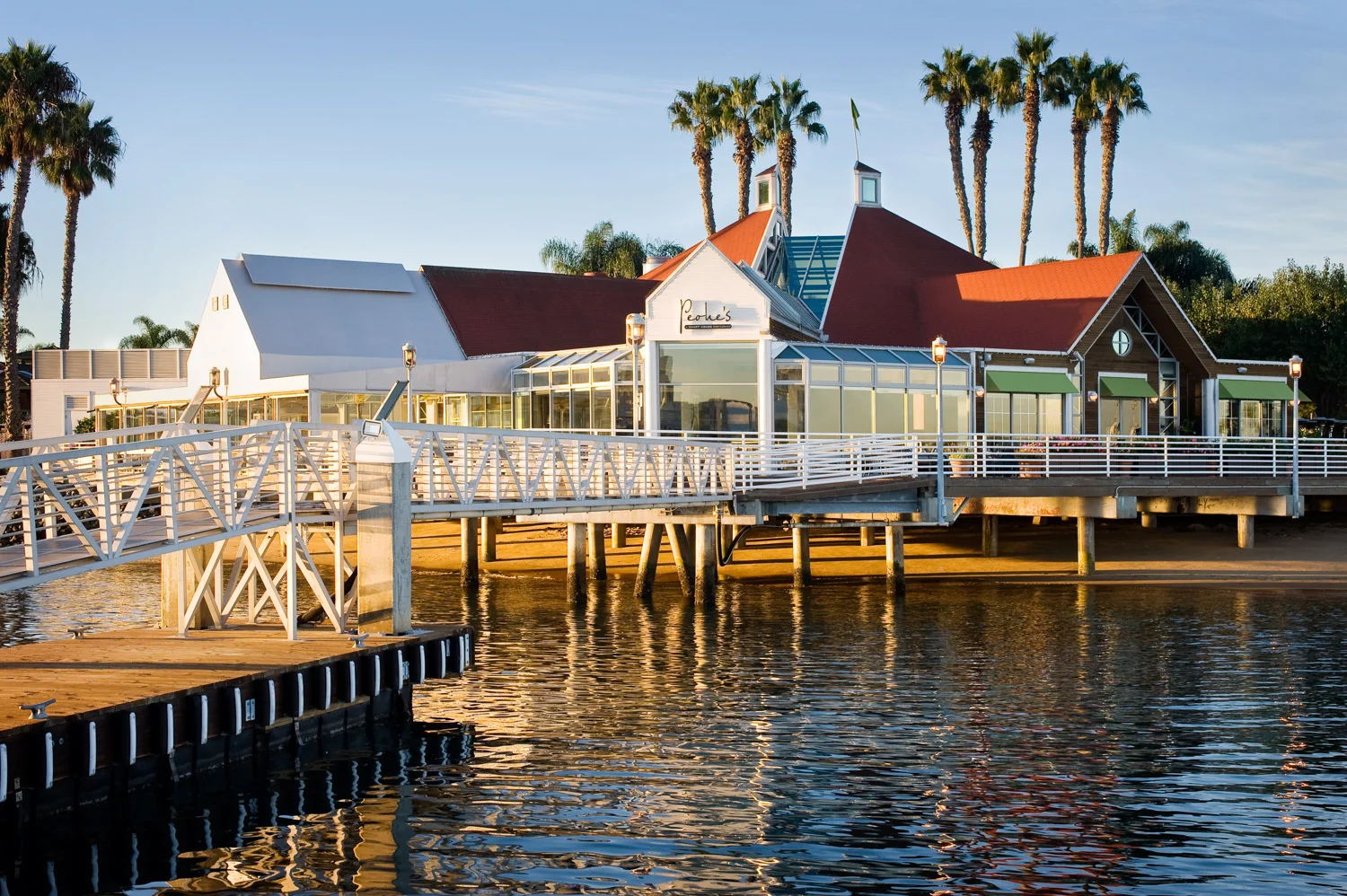 Peohes restaurant exterior in San Diego bay, waterfront restaurant, food photographer