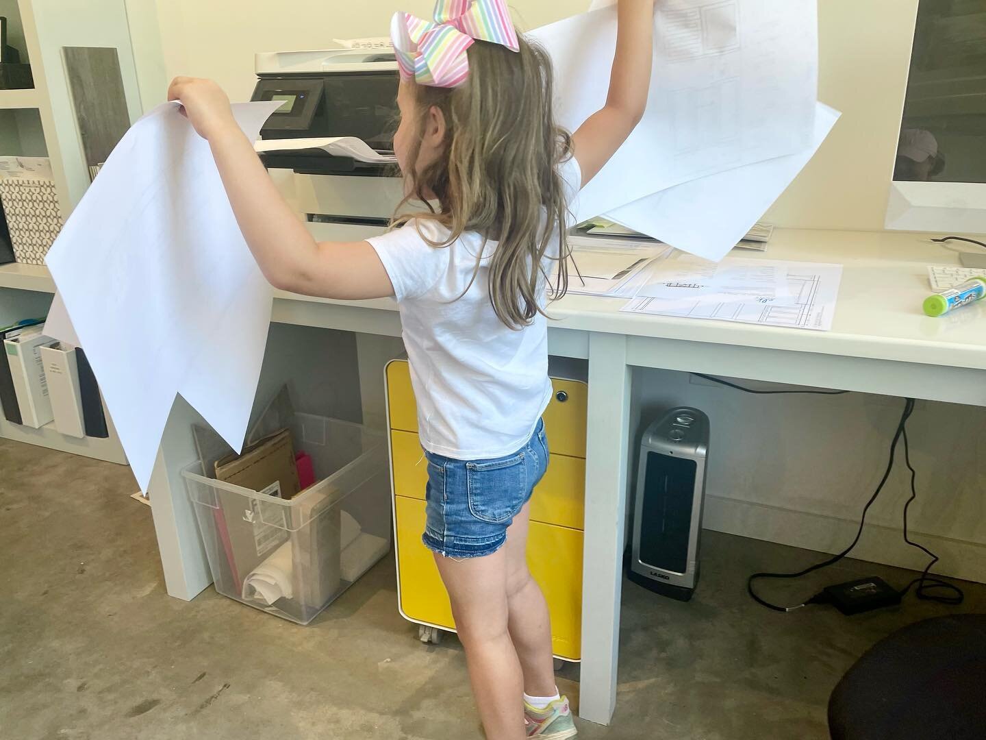 Keeping our #summerintern busy at the printer today!!😅
&bull;
&bull;
&bull;
#minime #designassistant #myfirstemployee #desingerintraining #mylittlehelper #helpamommaout #keepthembusy #happysummer #workingmom 😎