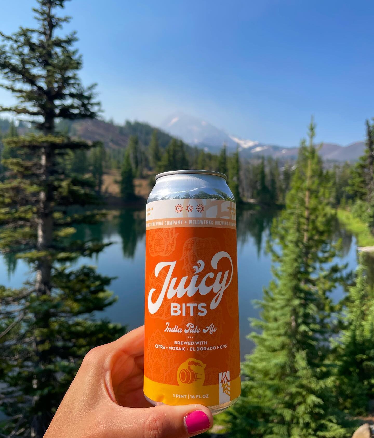 Day 2 in Bend I hiked Matthieu Lakes Trail, a 6.2 miles/62 flights up hike in The Three Sisters Wilderness 🌲 The Three Sisters are three volcanoes in a row right outside of Bend, and this trail had awesome views from South Matthieu Lake of the North