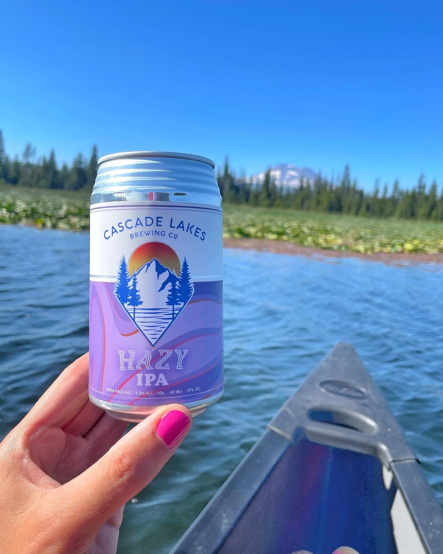 Canoe &amp; brew&mdash;name a better pair! 🛶  I did a super fun canoe trip with @wanderlusttours from Bend with views of the Three Sisters from the water 🌋 We of course drank Cascade Lakes Brewing on the Cascade Lakes to be extra proper 💁🏻&zwj;♀️