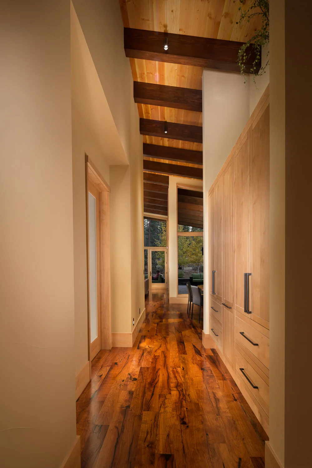 Hallway2.jpg