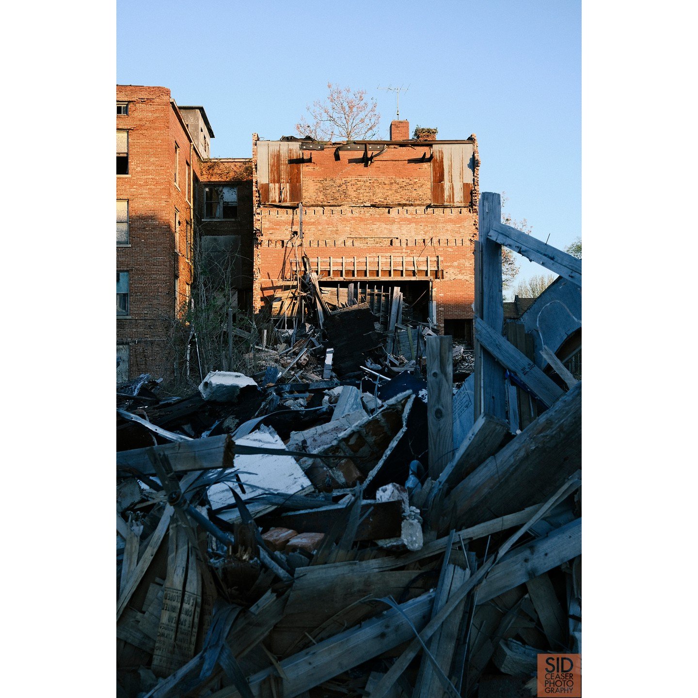 Our trip took us unexpectedly into Cario, Illinois, which is the southernmost city in Illinois. The sun was going down and suddenly we drove into an almost completely abandoned town. It was nuts. Most of the buildings have fallen down. 

Sara instant