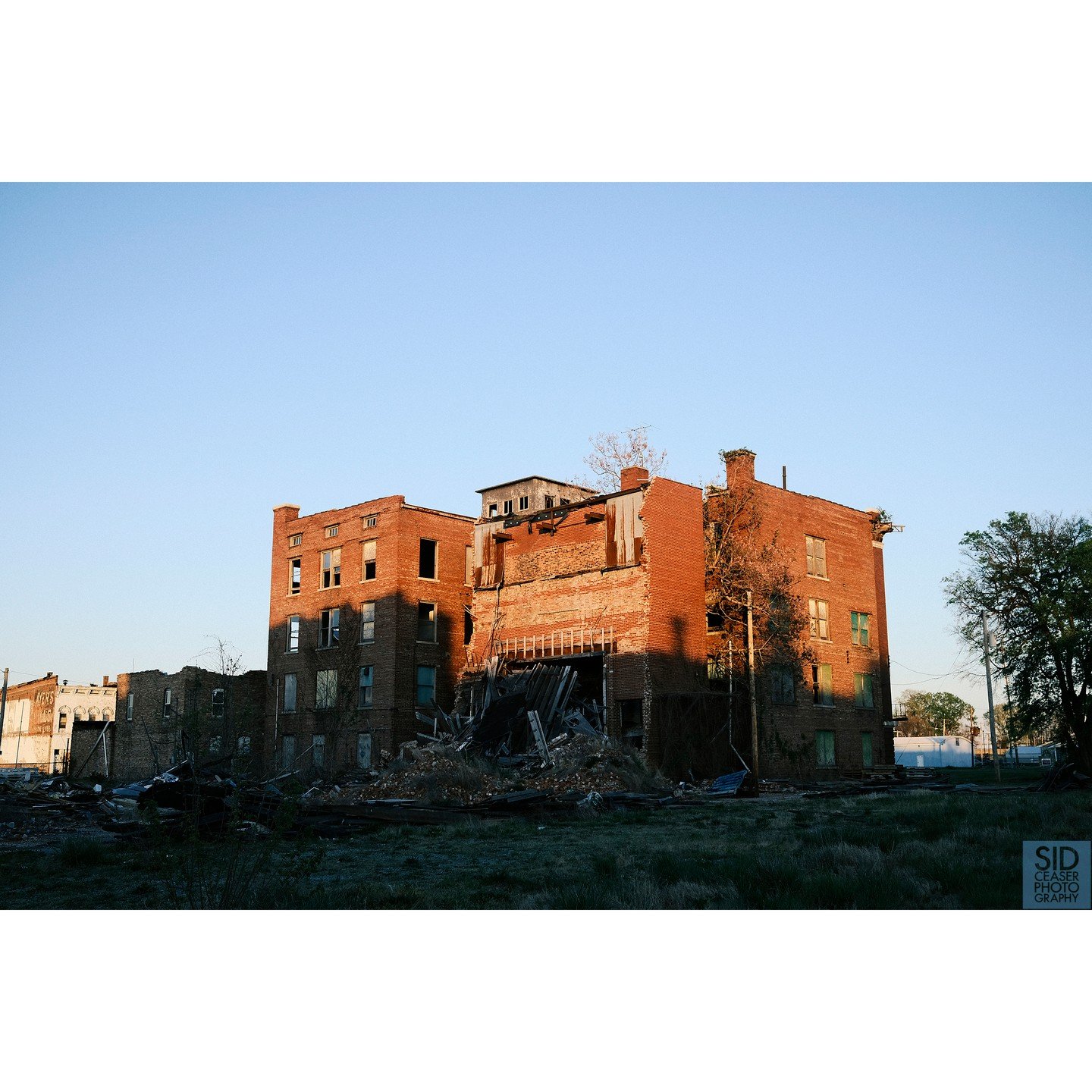 Our trip took us unexpectedly into Cario, Illinois, which is the southernmost city in Illinois. The sun was going down and suddenly we drove into an almost completely abandoned town. It was nuts. Most of the buildings have fallen down.

Sara instantl