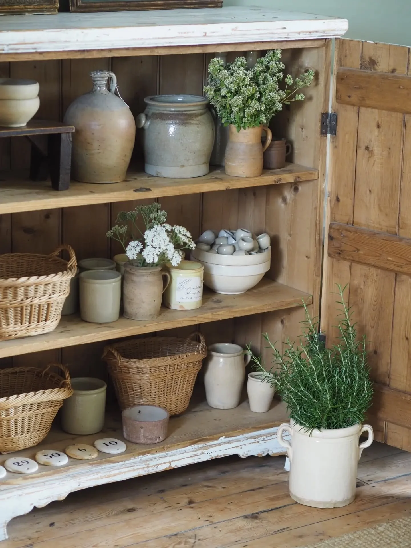 🌿 A lovely little shop update is now live 🌿 

Full of some of our favourite recent French finds. Click the link in our bio if you fancy a peep! 

Have a great start to the new week everyone. 

X

#fleamarketfinds #brocantehome #simplethingsmadebeau