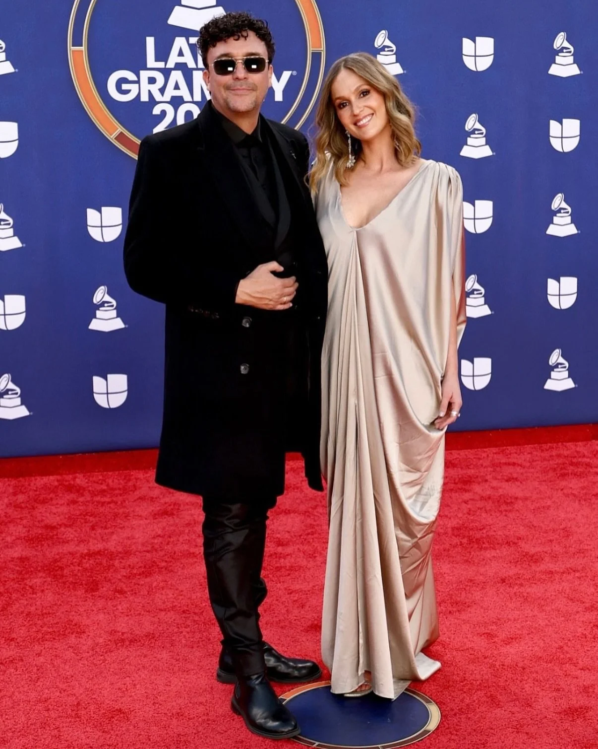 &iexcl;GRACIAS a todos los involucrados en este &aacute;lbum que ha sido mi favorito desde que comenzamos a hacerlo! Este super equipo comparte conmigo la felicidad de ganar nuestro quinto premio @latingrammys. Artistas invitados: 
@morat @luisfonsi 