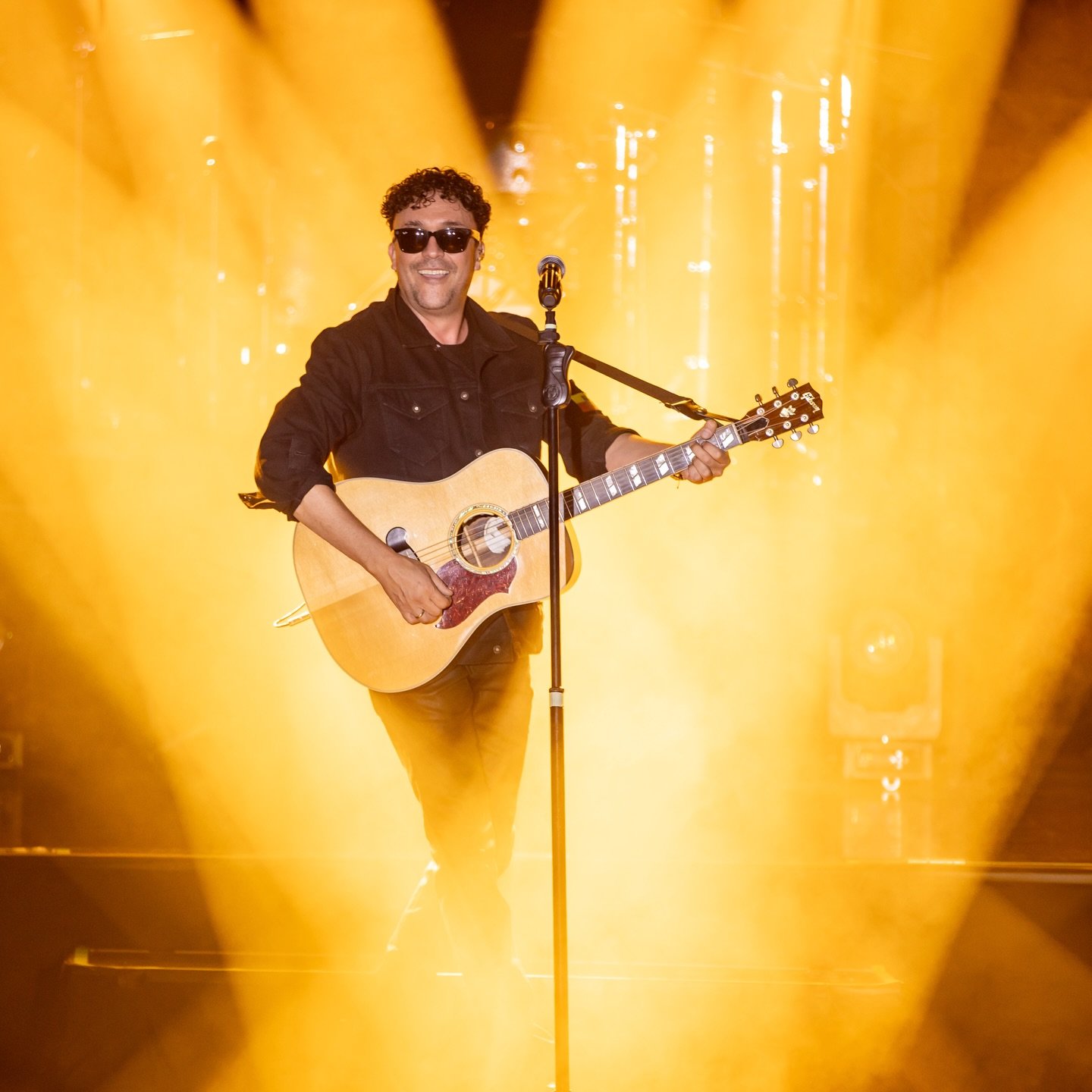 El 10 de mayo empieza #Bogot&aacute;LaGira por USA y elegimos #Chicago para empezar con toda este tour.
🎟️
Las entradas las encuentran en andrescepeda.com.co