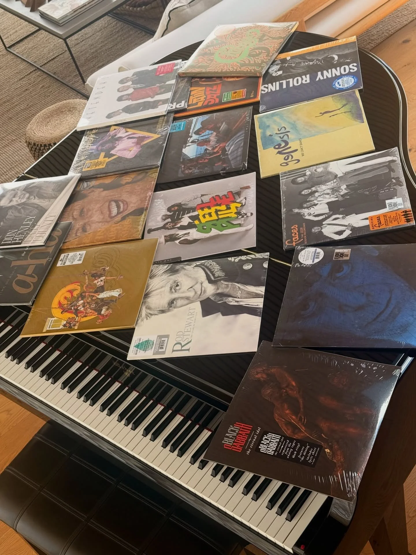 &iexcl;Hoy llegaron algunos vinilos a la casa! Ya hay plan para esta tarde&hellip;🎶
