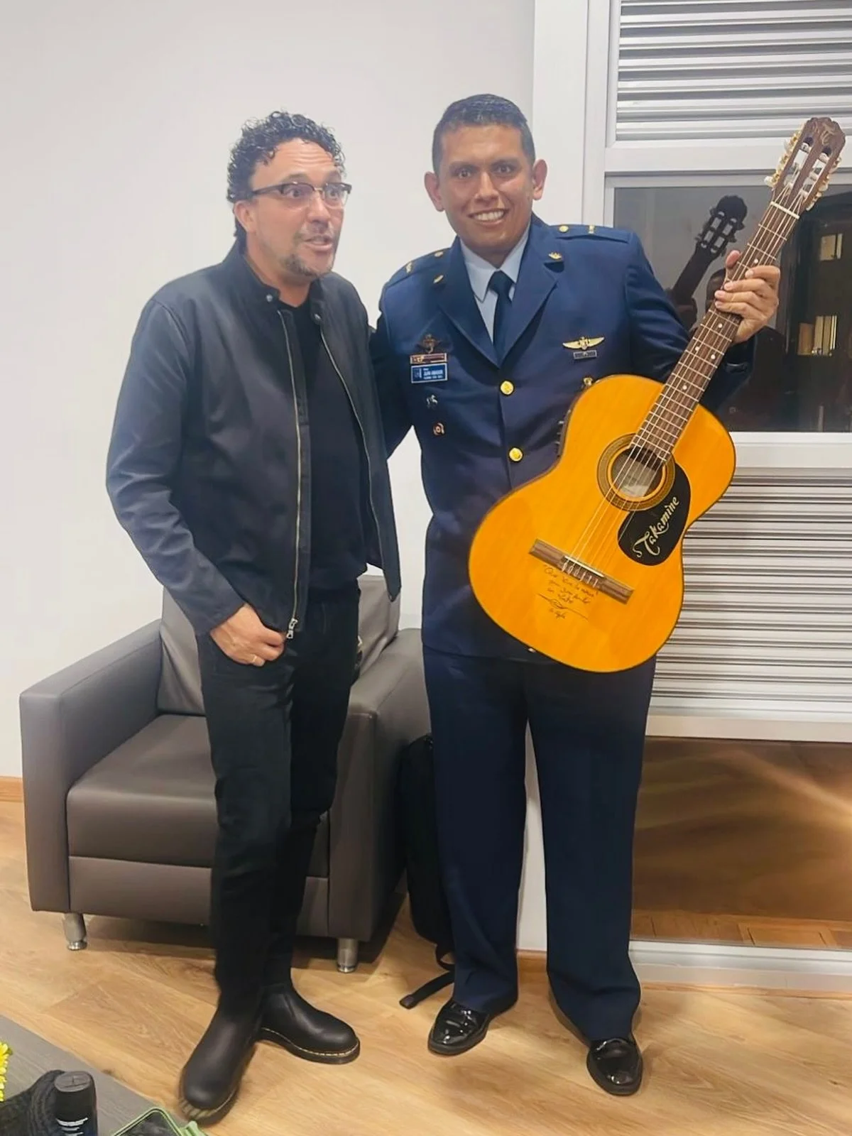 Tuve el honor de conocer a este apasionado de la aviaci&oacute;n y de la m&uacute;sica, el Teniente Coronel Juan Pablo Amador Padilla de la Fuerza Aeroespacial de Colombia, quien el pasado lunes 22 de marzo, junto con otros 68 hombres de nuestras fue