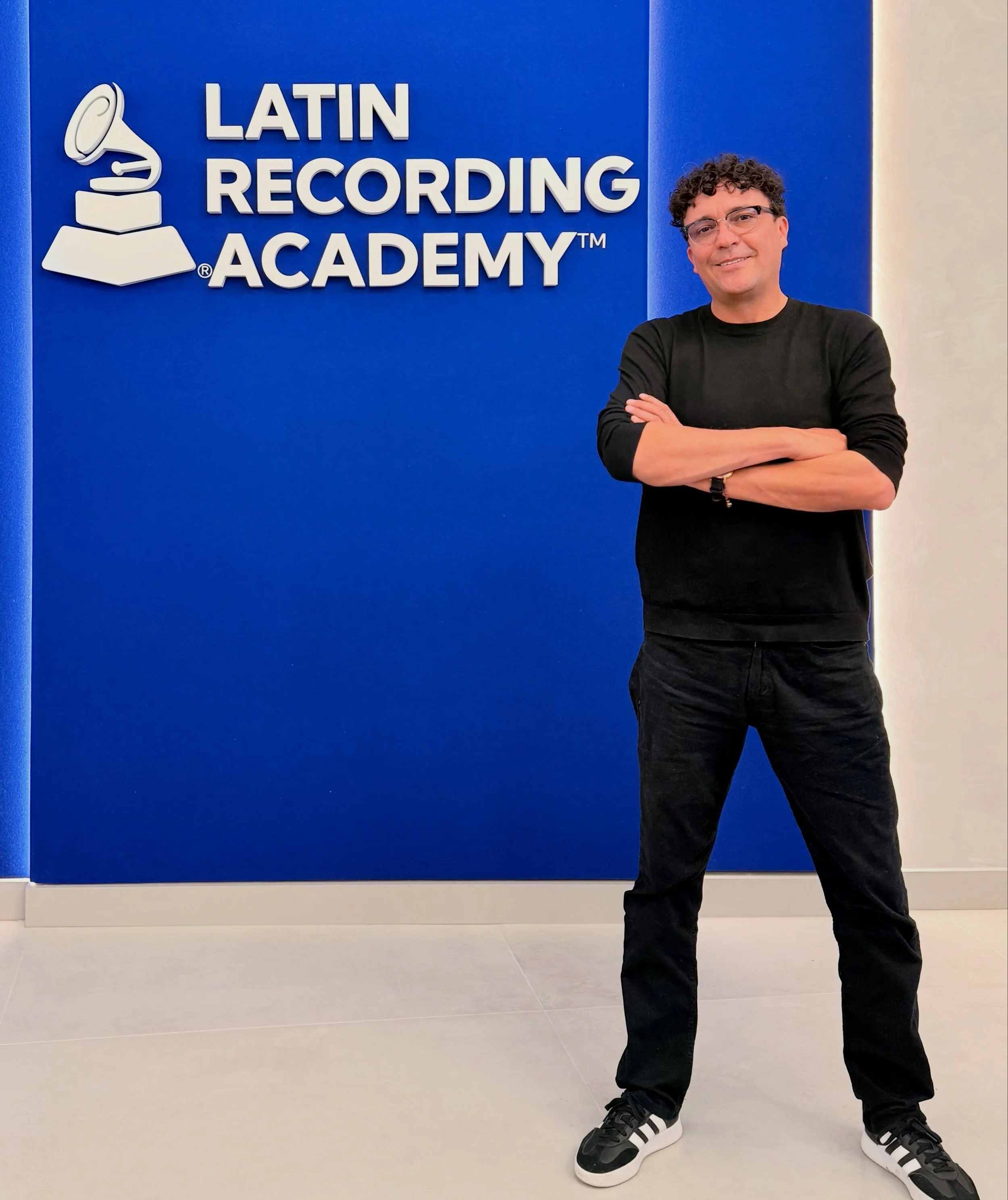 Un placer pasar a saludar a los amigos de La Academia, la casa de nuestra m&uacute;sica latina donde siempre nos reciben con los brazos abiertos. @latingrammys @pazisabelc
