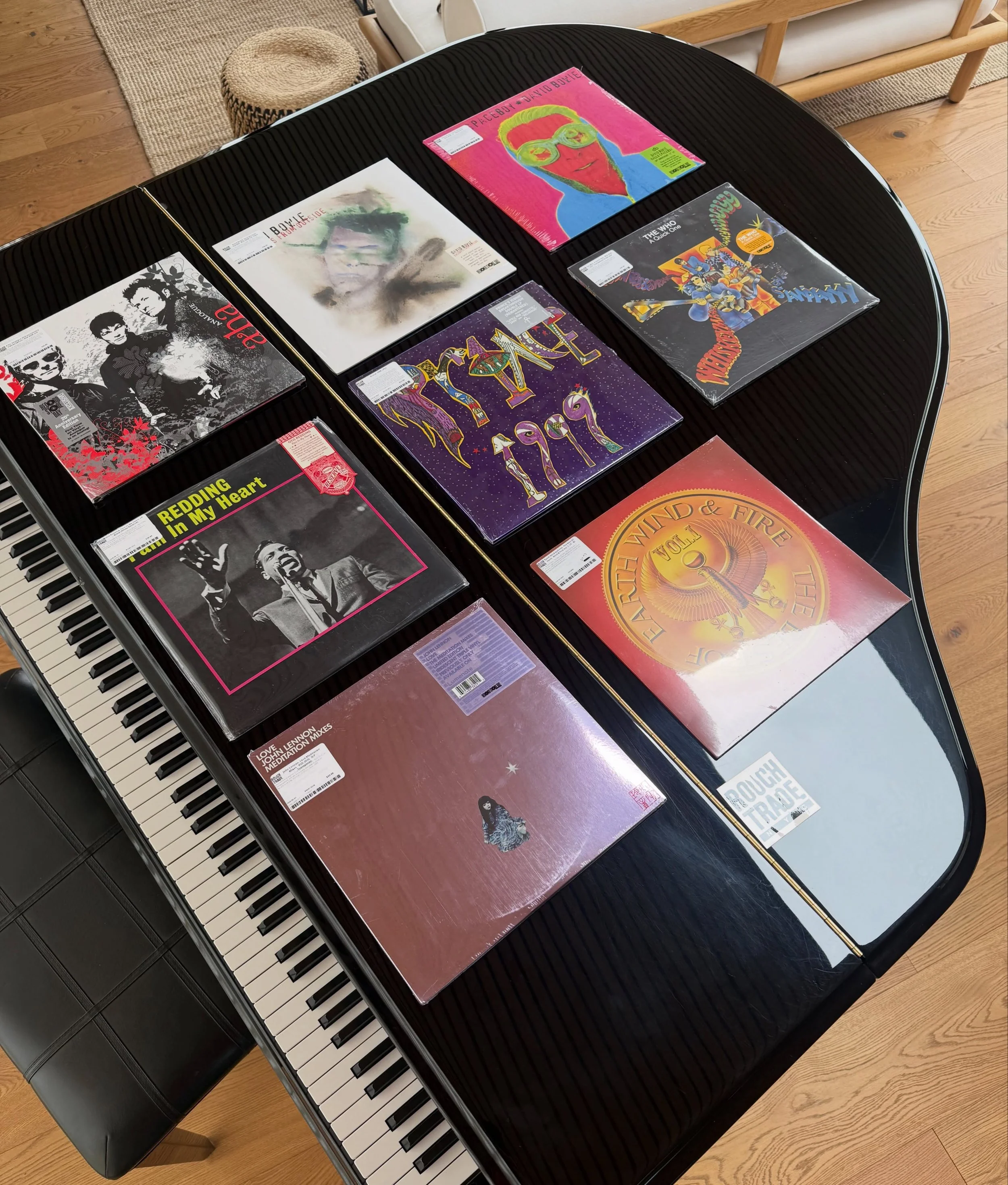 &iexcl;Empezaron a llegar los vinilos que me encontr&eacute; en la gira! &iquest;Cual de estos conoces o te gusta? 🎶 @roughtrade