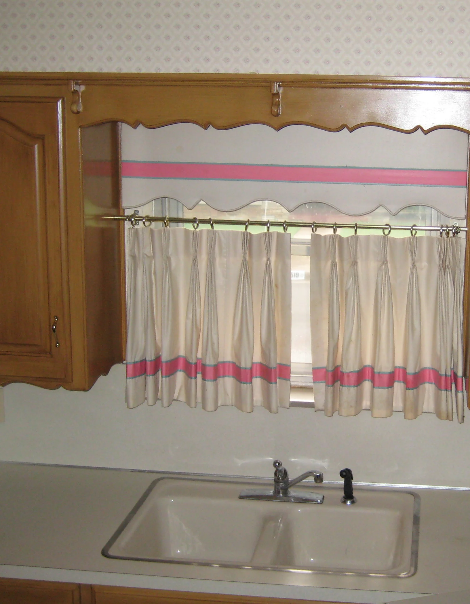 9_kitchensink_before.jpg