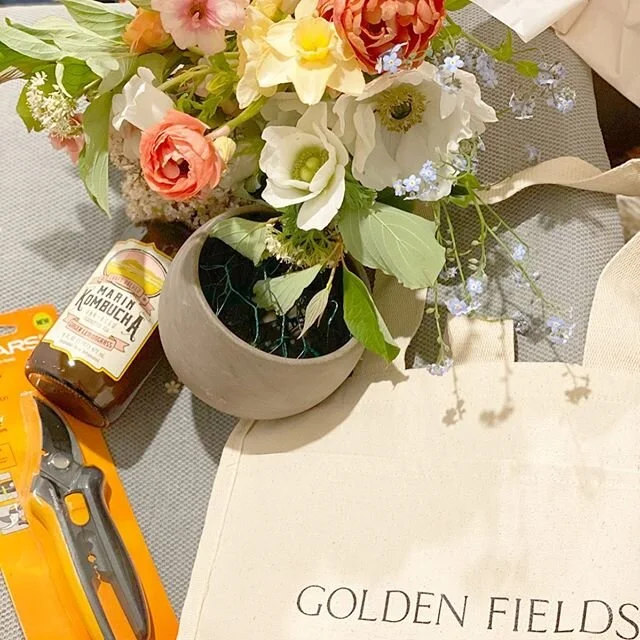 Beyond excited for tomorrow&rsquo;s Virtual Centerpiece Workshop with Natasha Kolenko of @goldenfieldsfloristry - I have been missing the floral arranging part of my life, lately. Big thanks to @caitlinflemming for putting this on my radar!!