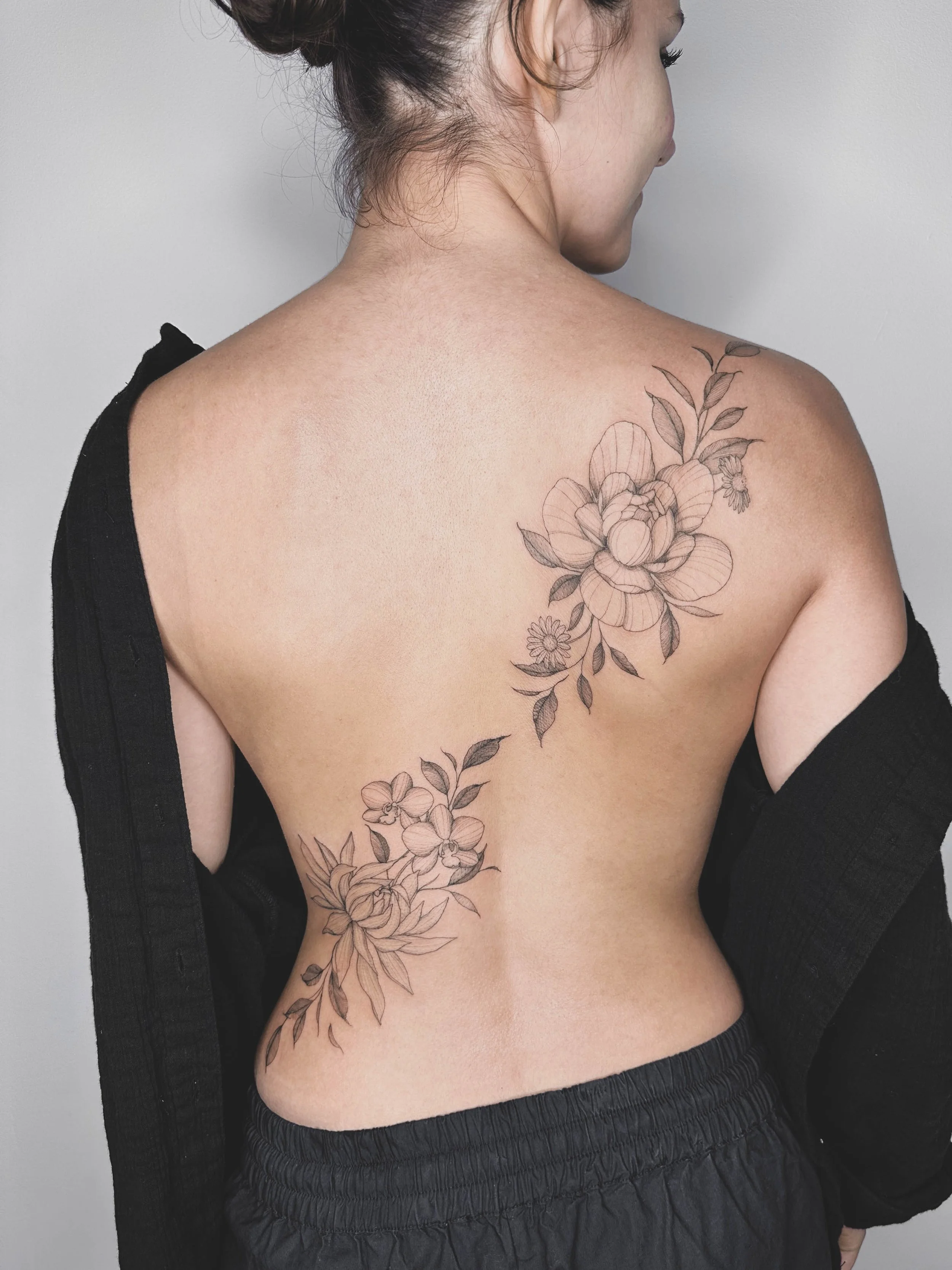 fine line floral tattoo Paris.jpg