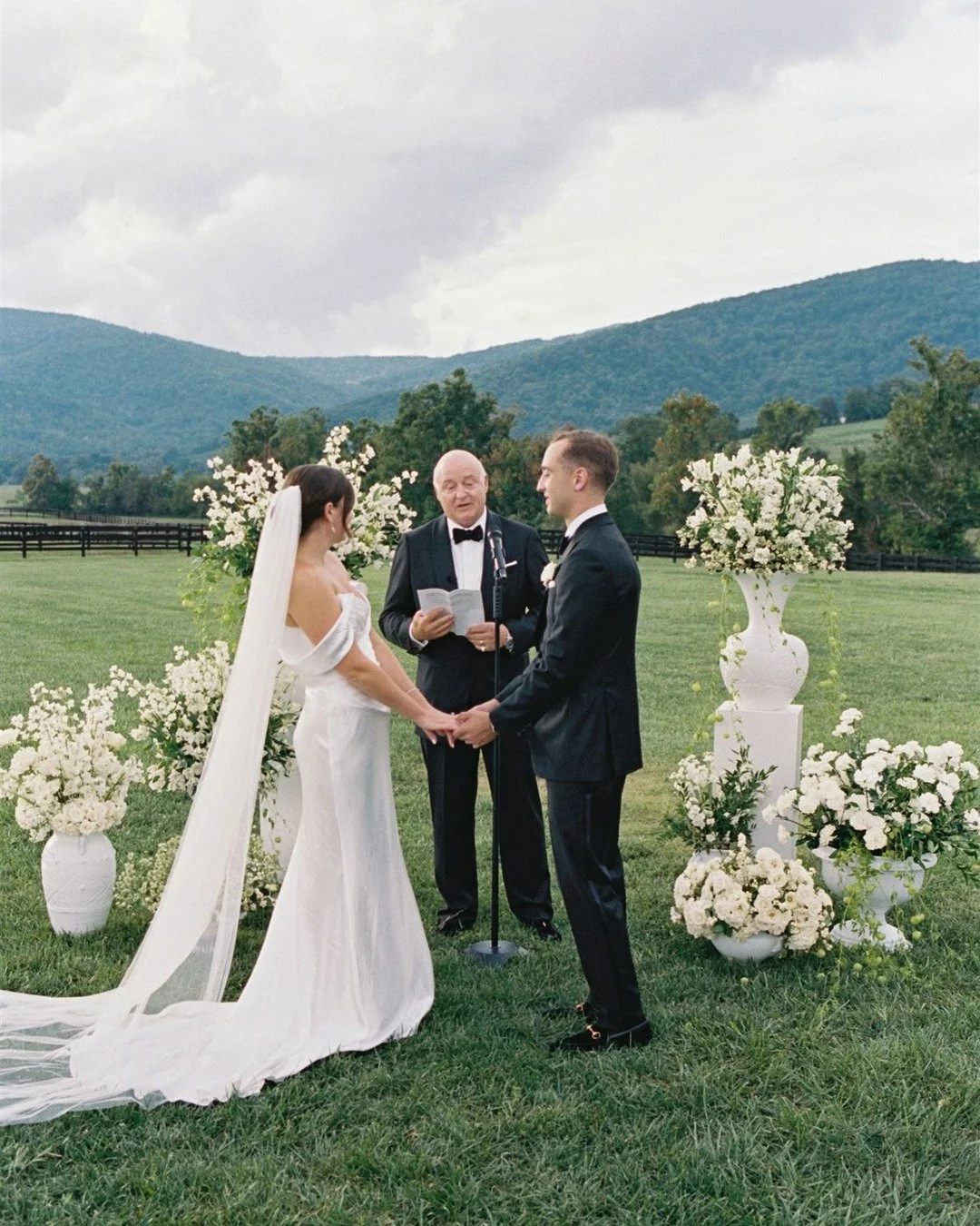 Italian-inspired weddings are trending, and we&rsquo;re all in! We even wrote a blog about it &mdash; have you had a chance to check it out? Swipe through to see some Tuscan-style, loose and organic floral arrangements we created (and yes, we repurpo