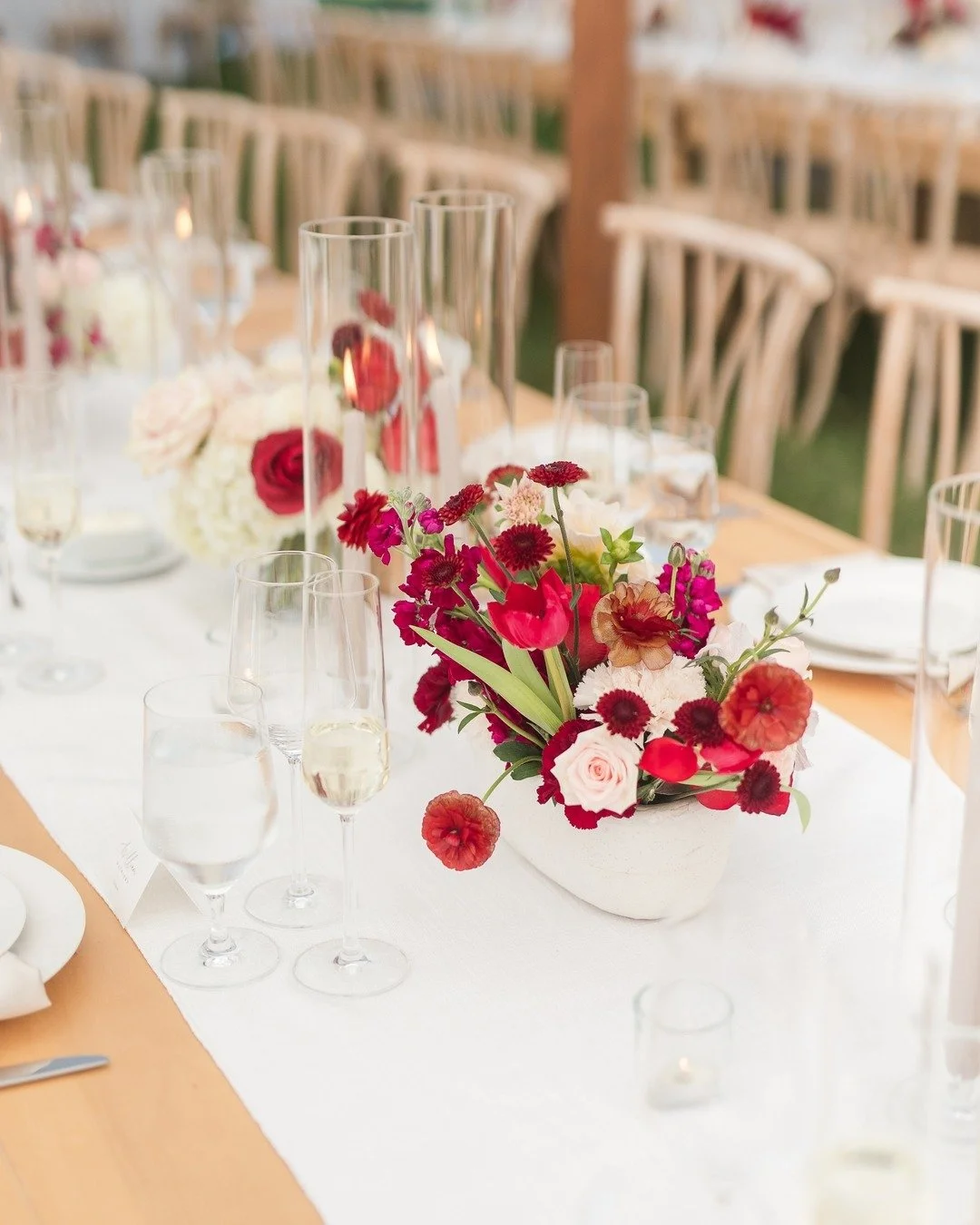 Talk to your florist about the variety of vessels available to you. Sarah had a several low vases in different shapes to perfectly compliment the unstructured organic composition of the florals. Plus, we have lots of inventory we love to use!

Venue: