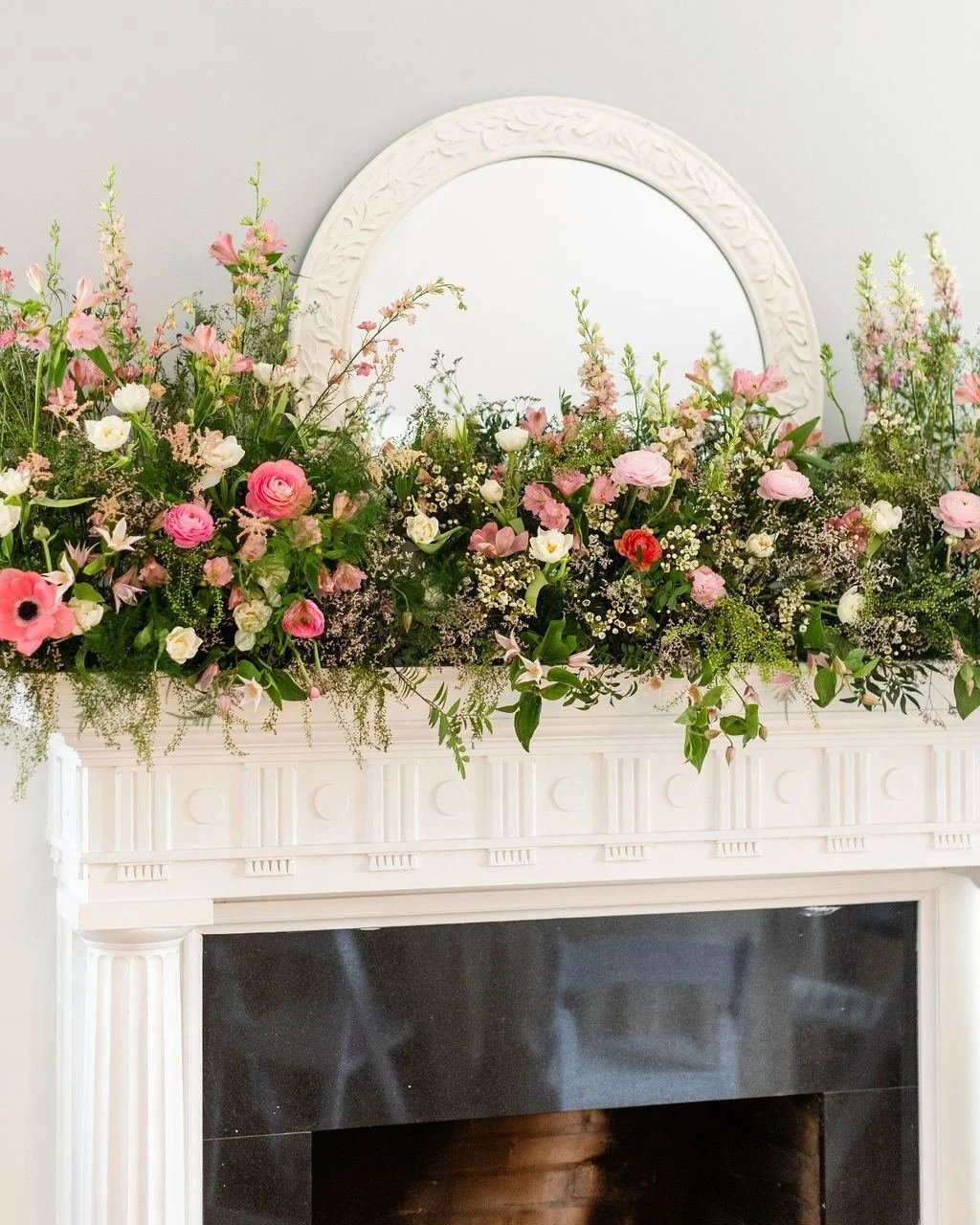 This was a SUPER WOW moment when you walked in at Bent Oaks-everyone was talking about it, especially the local ranunculus and anemone, do you see them? Thank you @blueridgeflowerexchange! 

Venue: @bentoaksmanor
Photography: @wholeheartstudios

fine