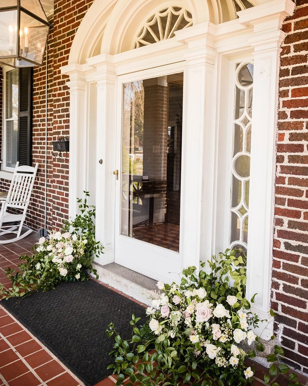 We love a good entrance moment! At Bent Oaks Manor, unstructured greenery and soft white blooms create a nice contrast against the deep red Virginia brick &mdash; giving the space a natural, elegant, and welcoming feel.

Bent Oaks Manor floral weddin