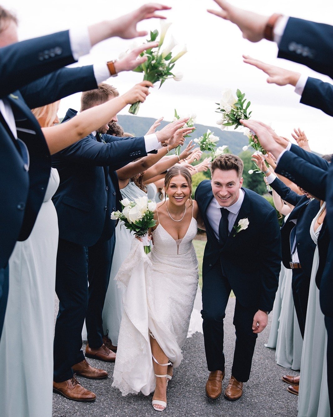 Taylor and Chad were thrilled to celebrate with their favorite people at @housemountaininn, and we couldn&rsquo;t agree more&mdash;it&rsquo;s one of our top picks too! Gather your loved ones and make it happen!

Bride: @taylorcroyle
Venue: @housemoun