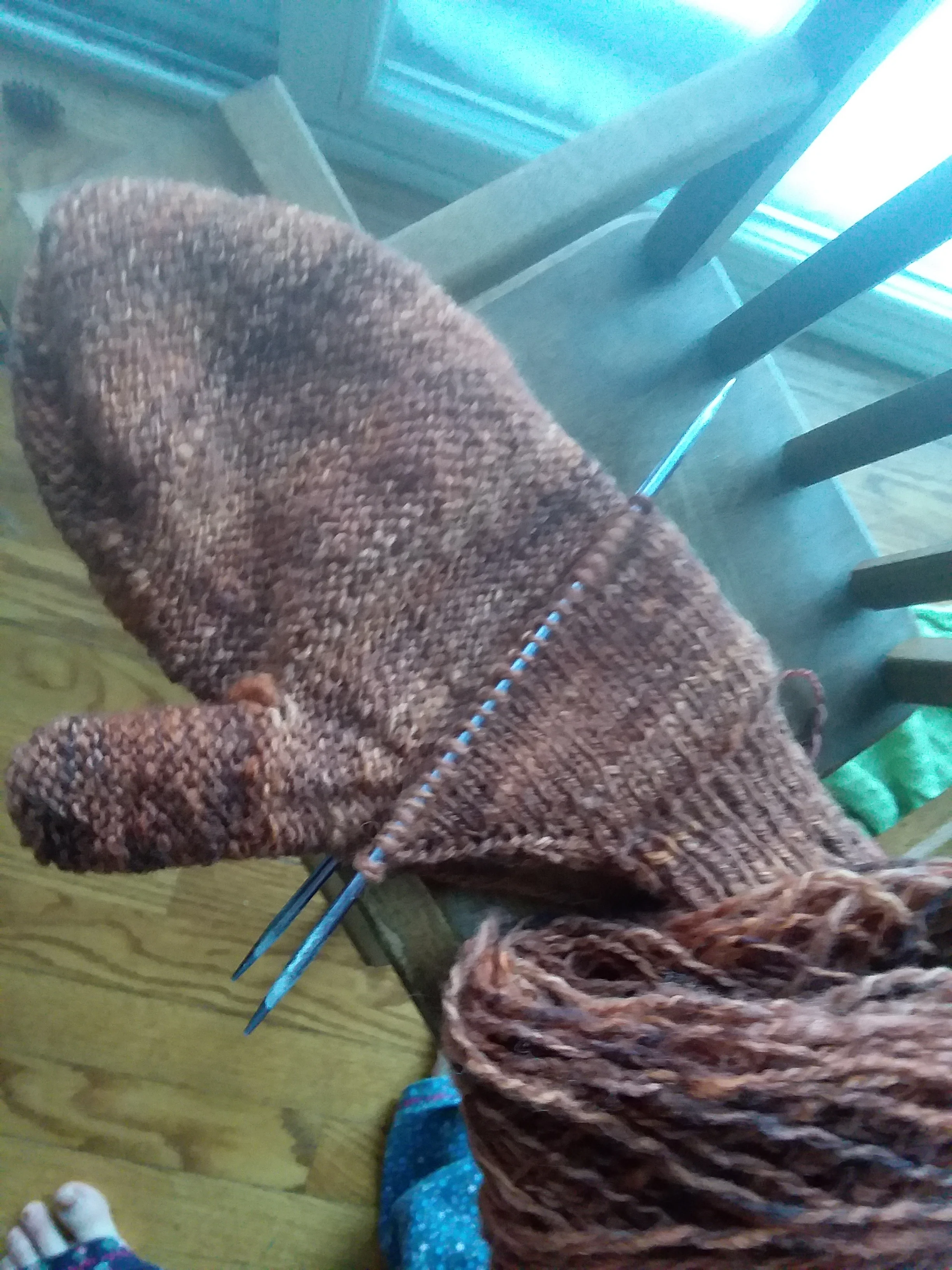 Here you can see how I finished knitting the outside of the mitten, turned them inside out and then picked up stitches above the cuff and knit the same mitten again.