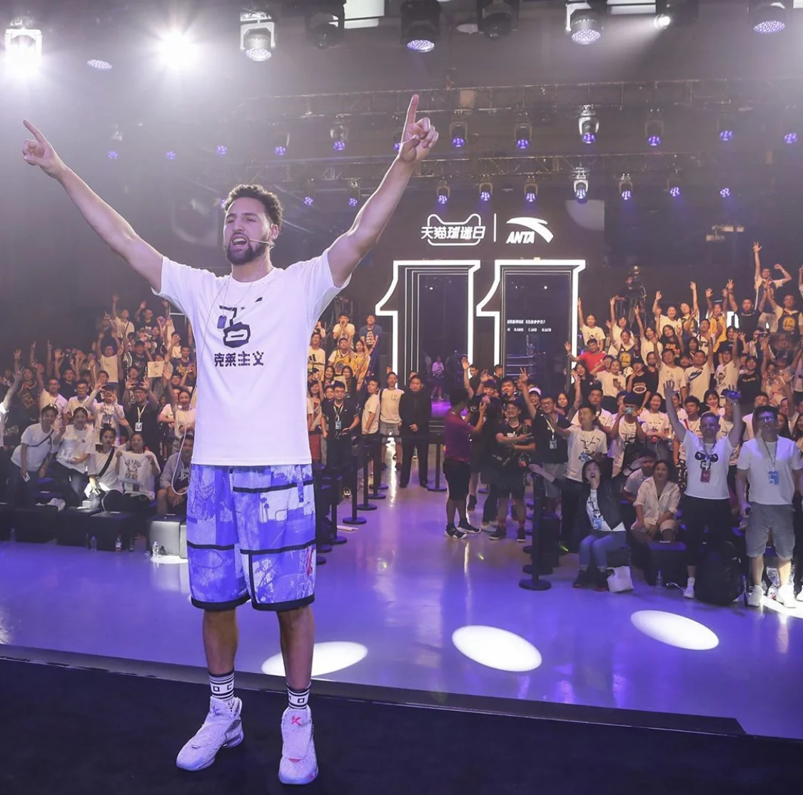 (Video) Klay Thompson is officially in China and is in full China Klay form