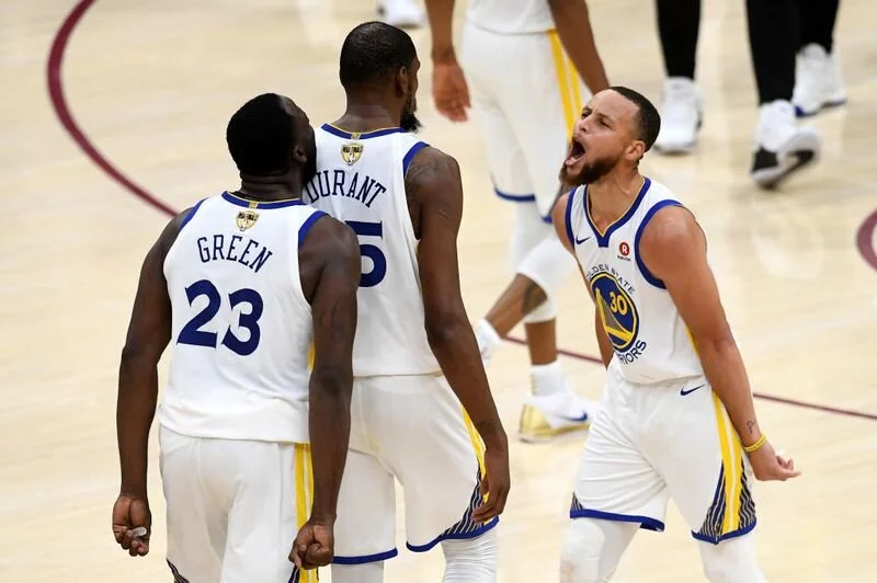 Curry’s Leadership Highlighted in Revisiting of Green-Durant Feud
