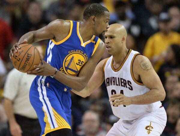 Richard Jefferson feels Draymond and KD unfairly threw Bob Myers and Steve Kerr under the bus following dispute