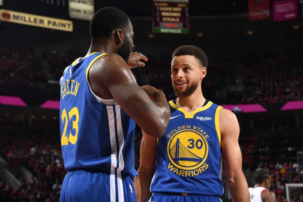The insane chemistry between Steph and Draymond