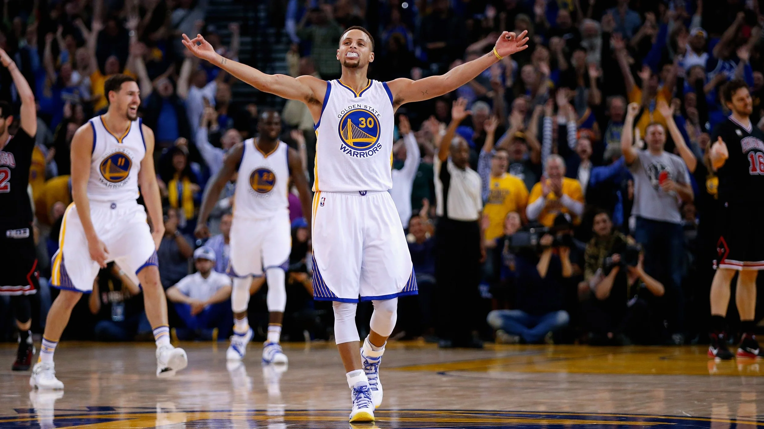 Steph Curry Makes Road Games Home Games for the Dubs