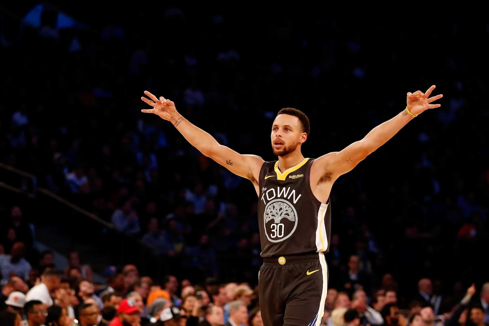 Stephen Curry Breaks Regular-Season Three Point Record