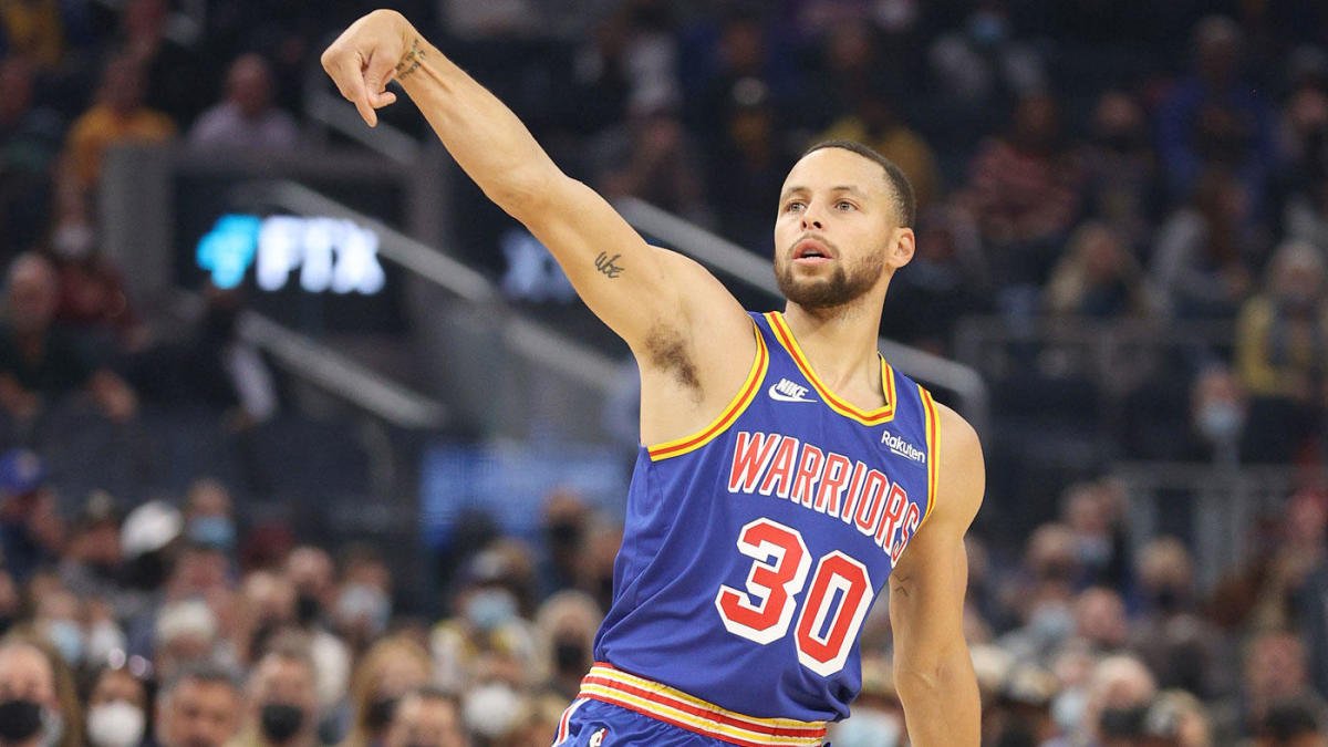 Stephen Curry Becomes Fastest Ever to 150 Threes in a Season