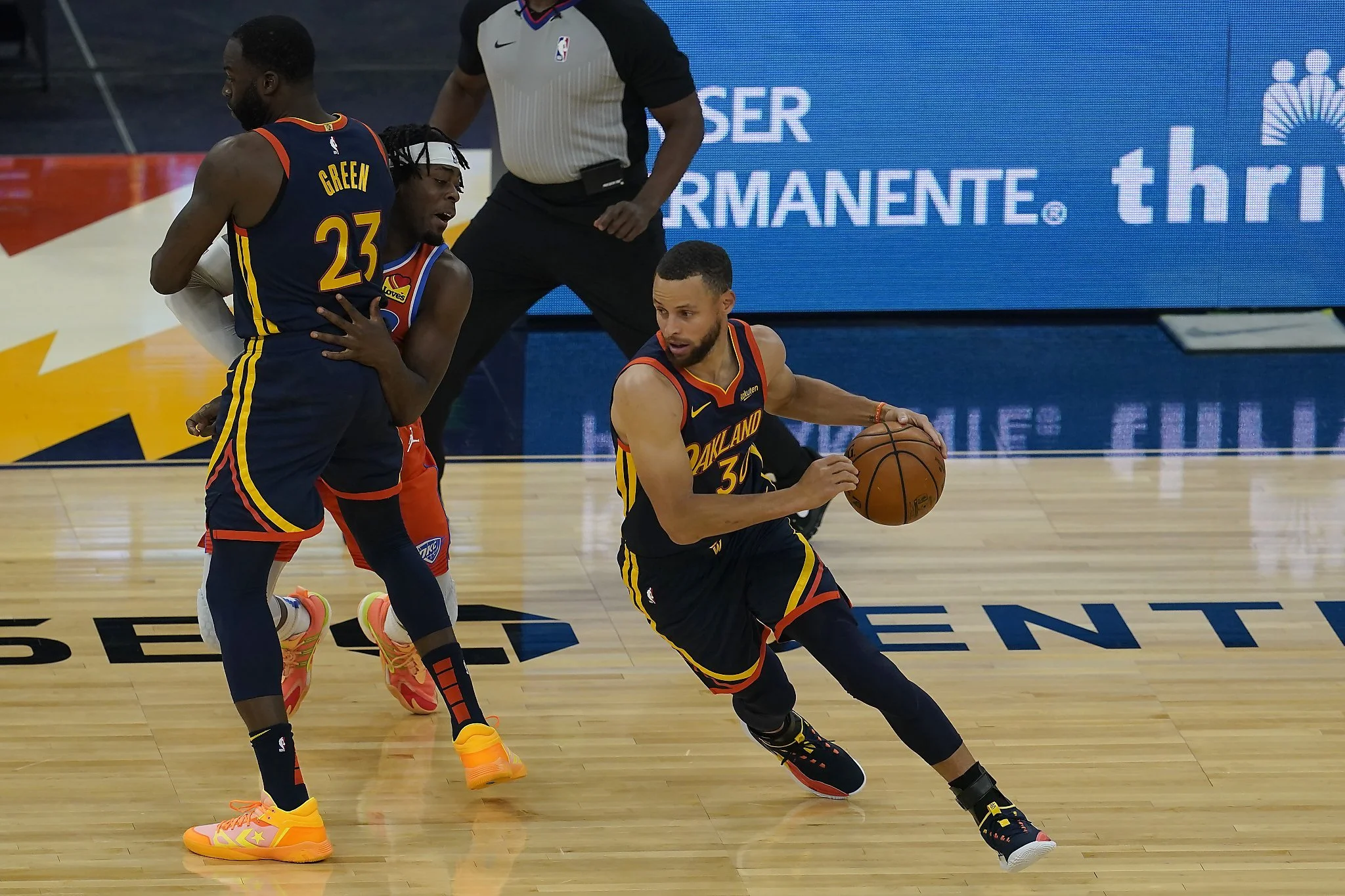 Steph Curry Returns to Old Rotation Pattern