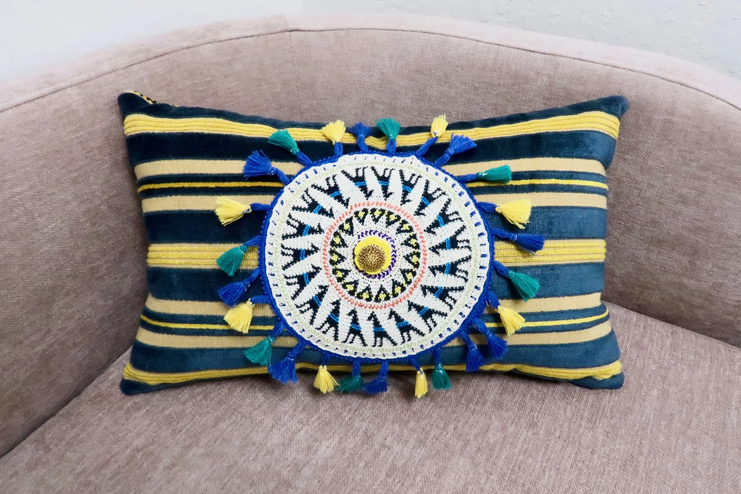 Doily Pillow (Blue/Yellow)