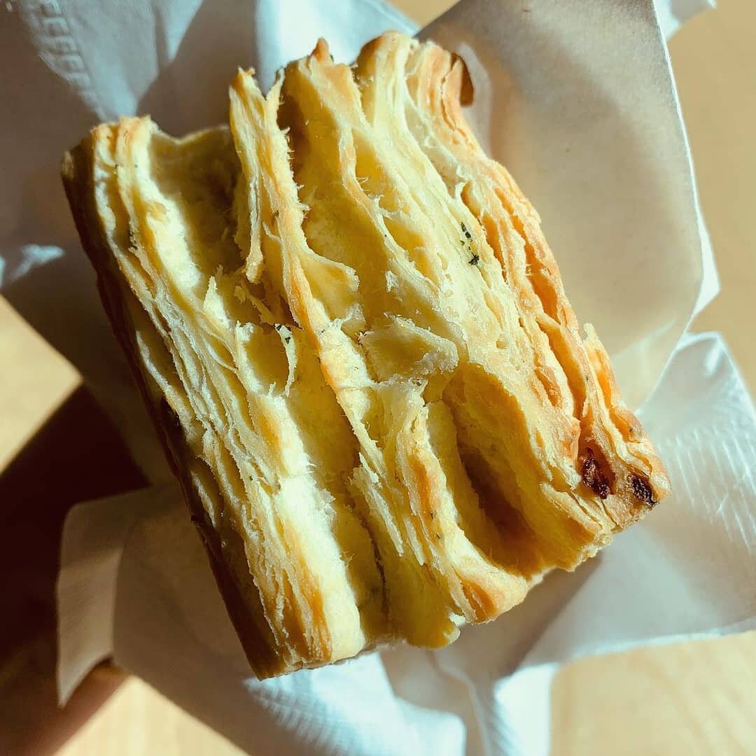 Sunshine &amp; Scones 🌞 @sconewitch -
Elgin Open Wed-Sun 8-4pm for takeout and home delivery available online.
Reposted from @sconewitch
Look at those layers 👀👀👀

With the new regulations in place we thought we&rsquo;d take a minute to give you g