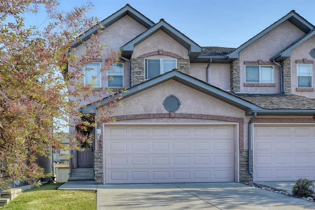 29 Royal Crest View NW