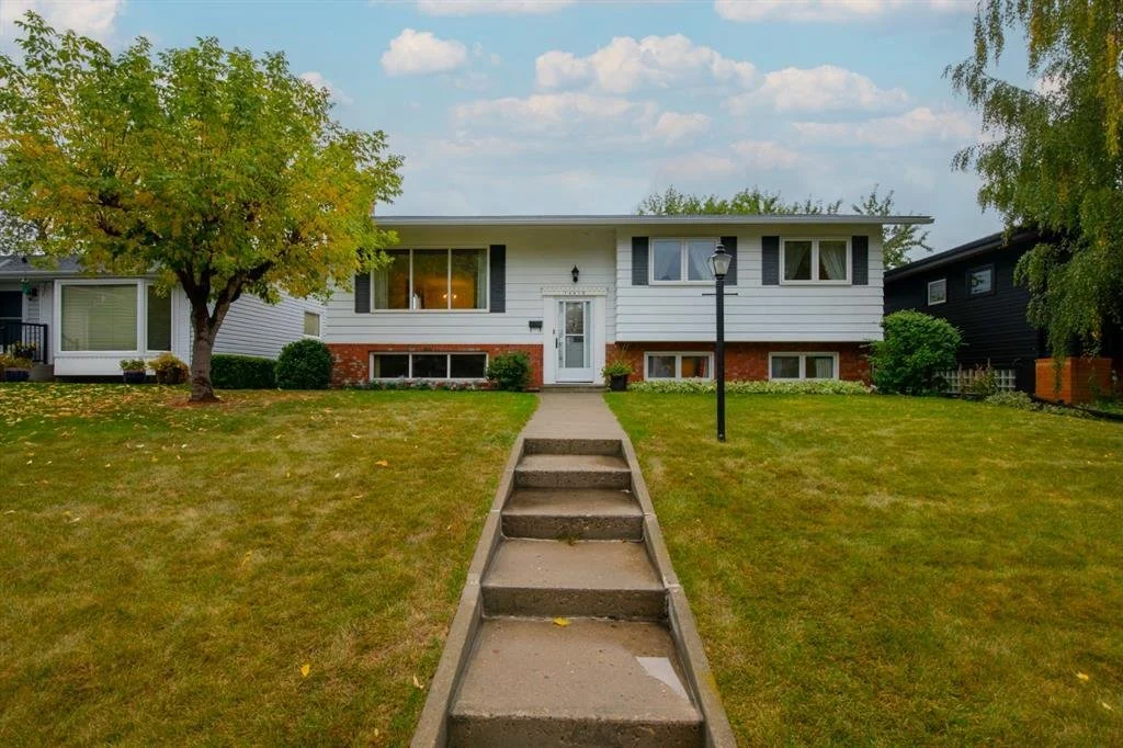 10616 Mapleglen Crescent SE