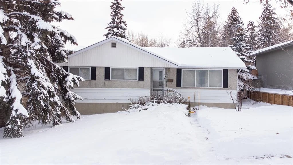 2403 Charlebois Drive NW