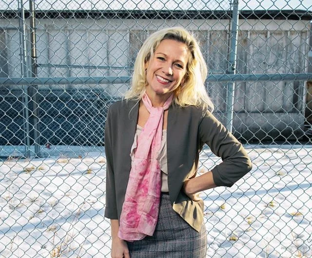 Romney played by Patricia Zentilli
