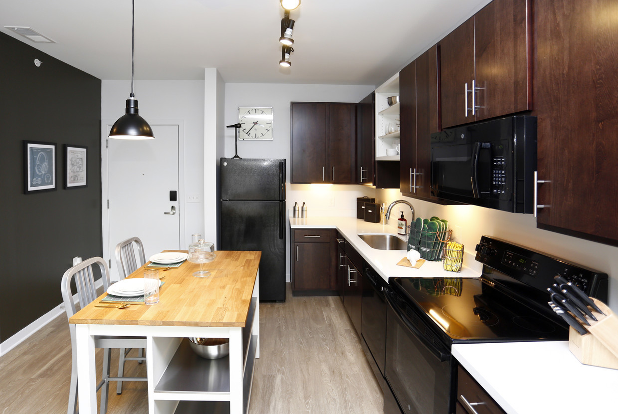 Milhaus_Pinnex_CottonWhite_Kitchen.jpg