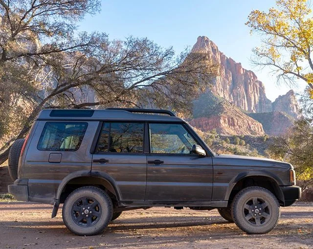 The Discovery at Zion National Park. Had a great time sleeping in the back out in the cold!
#landroverdiscovery #landrover  #discover #explore #keepitwild #zionnationalpark