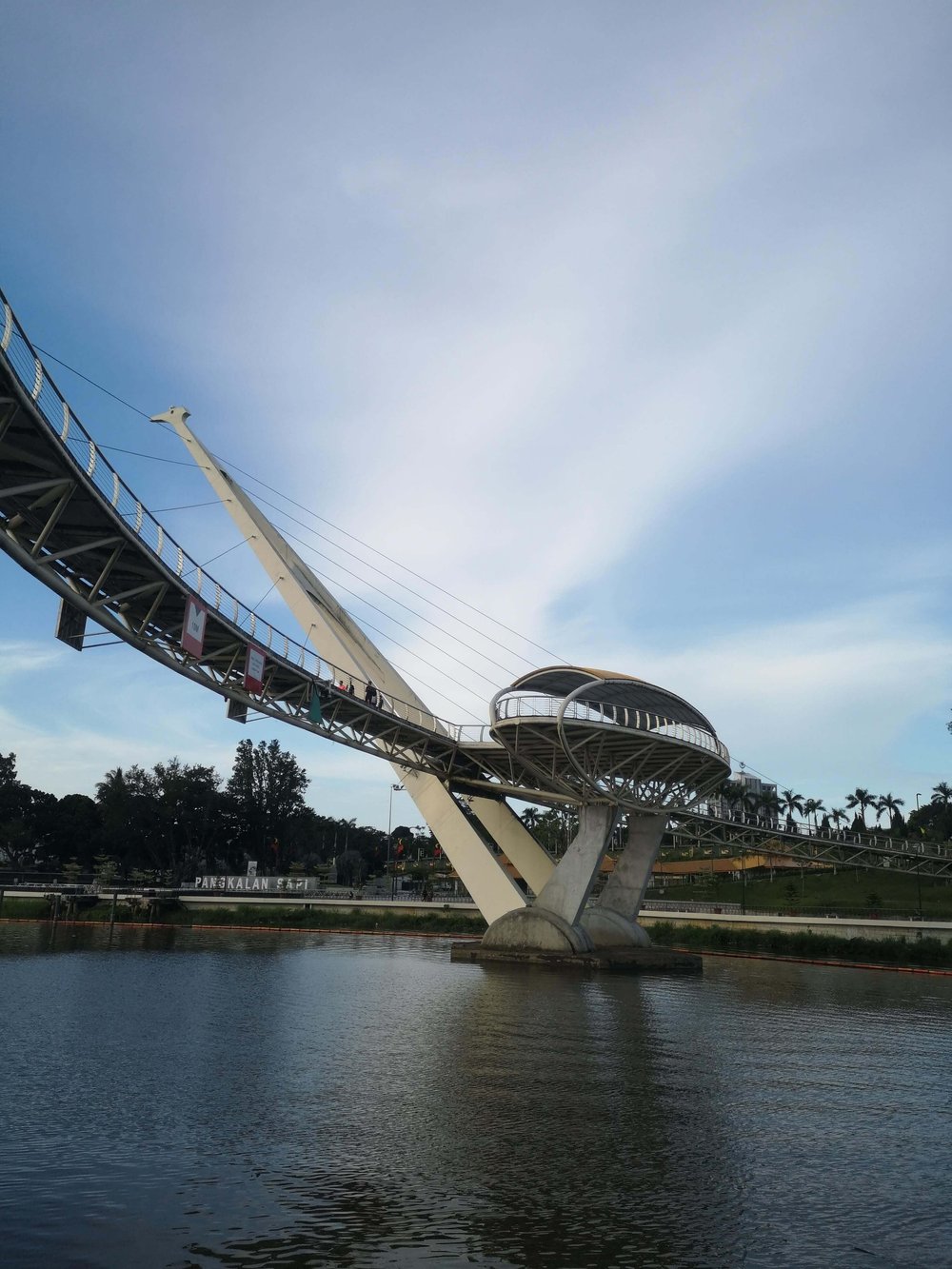 kuching bridge