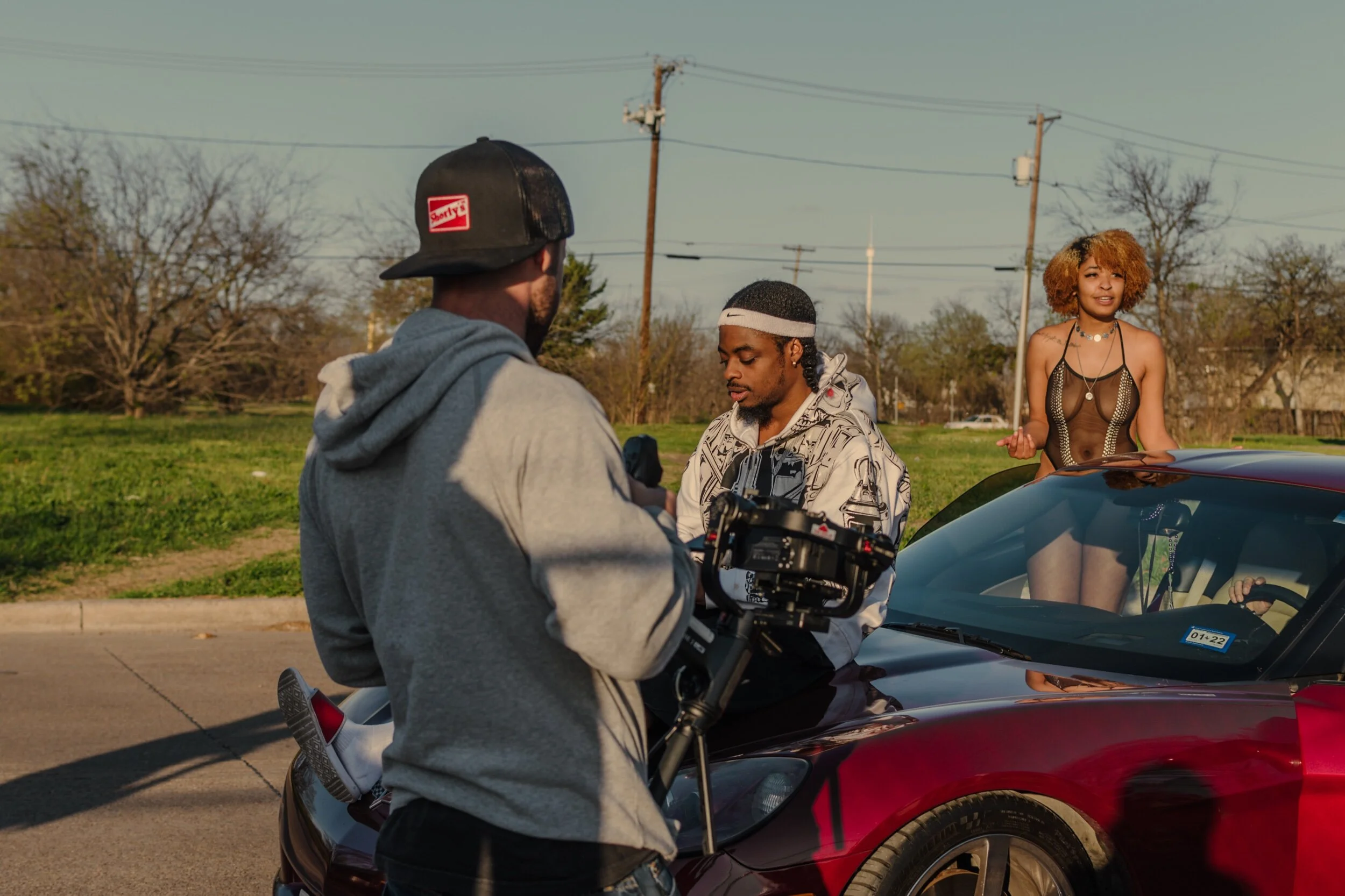 Inadvertent BTS photos of Meka’s videoshoot
