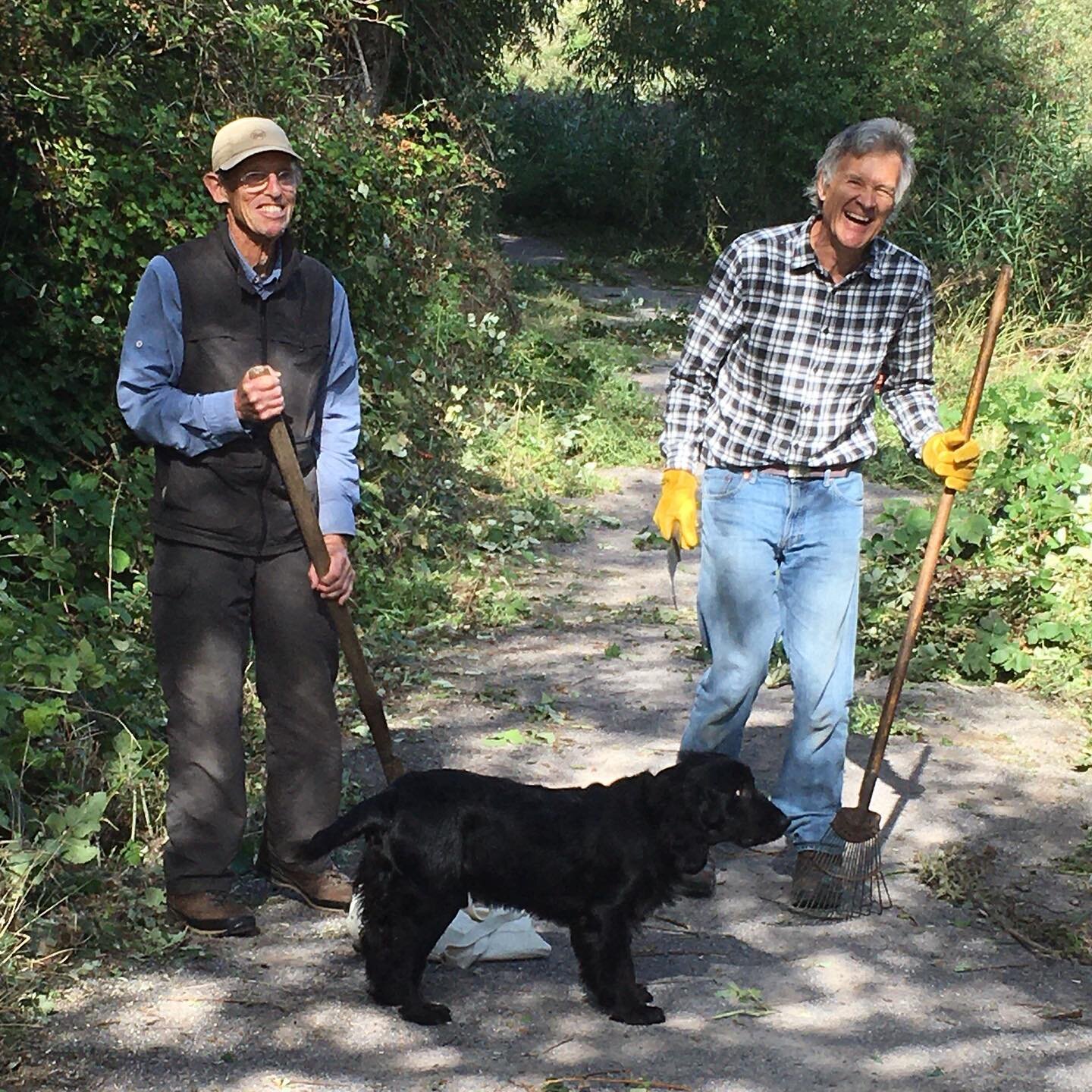 Egrets Way volunteers enjoying clearing the path linking the Railway Land to Ham Lane a few weeks ago! 
#egretsway #egretswayart