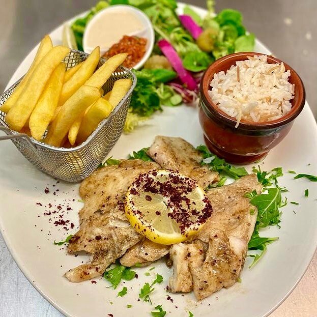 At Beit Beirut, there is a plate for everyone! 

#beitbeirut #beitbeirutwoking #lebanese #delicious #lebanesefood #middleeasternfood #lamb #eggplantrecipe #seafood #chicken #foodvariety #foodie #food #restaurant #aubergine #woking