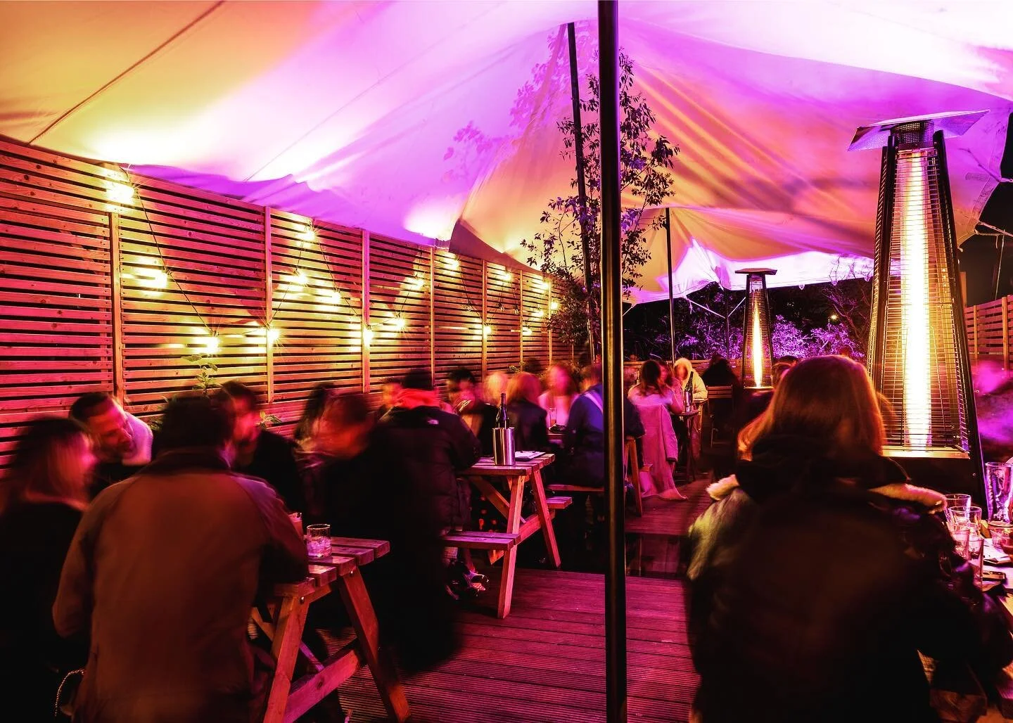 Thanks to all of you who&rsquo;ve been bearing with us whilst we updated our booking system. You can now book via the link in our bio for this weekend and beyond, including tables inside from the 17th May 🥳

Photography by @flashandwire